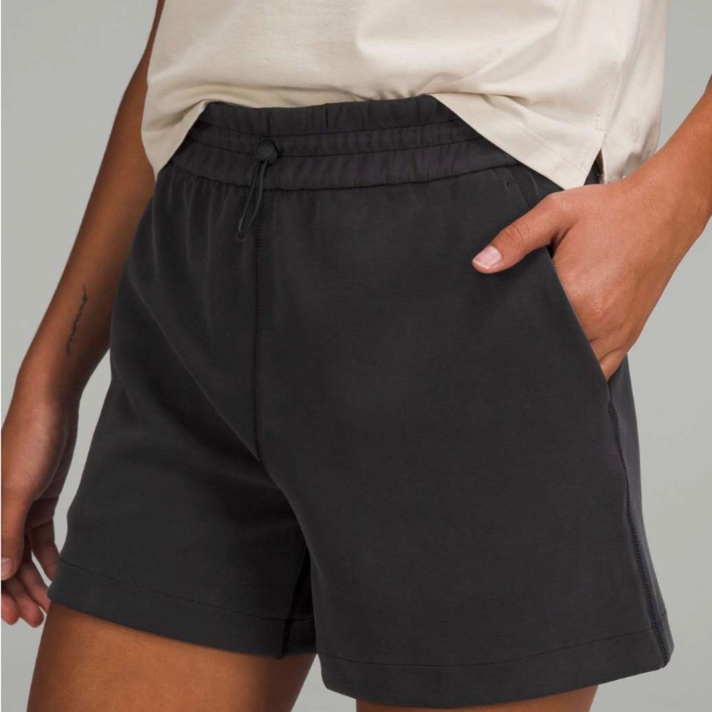 Lululemon Softstreme High-Rise Short 4", size 4